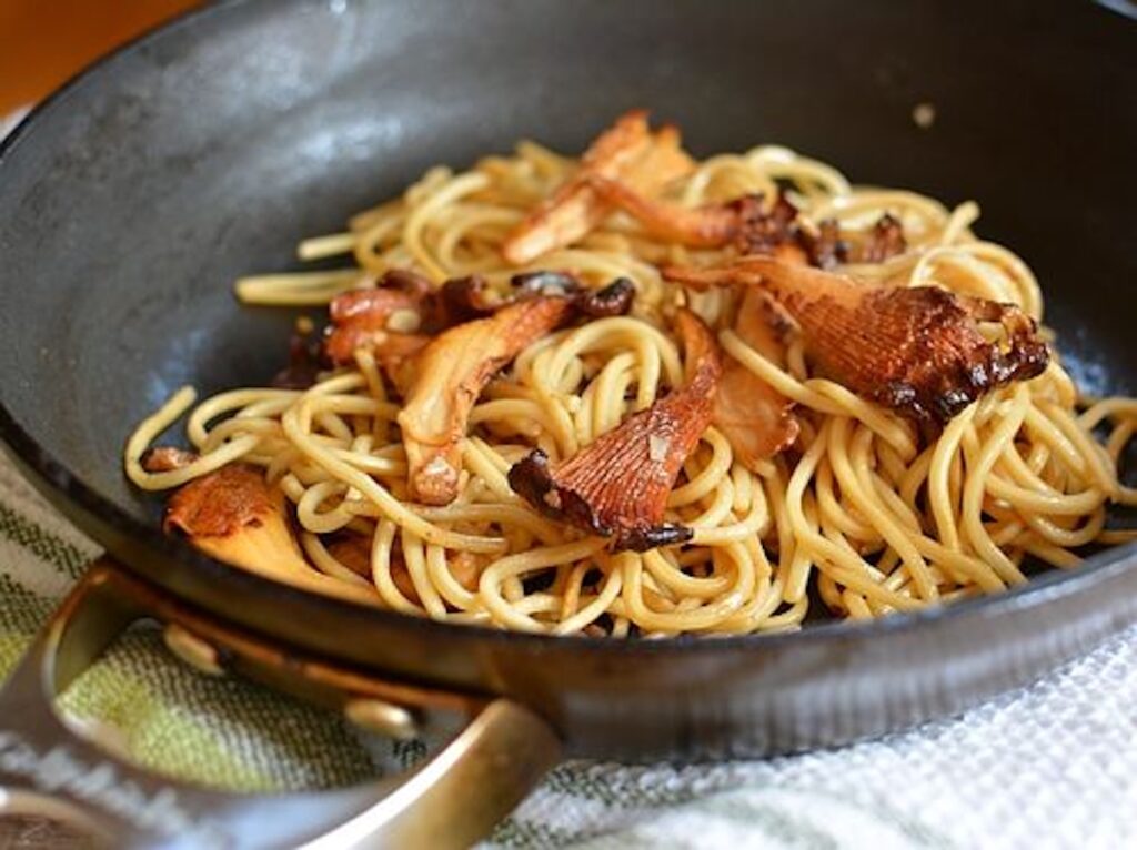 chanterelle and garlic noodles
