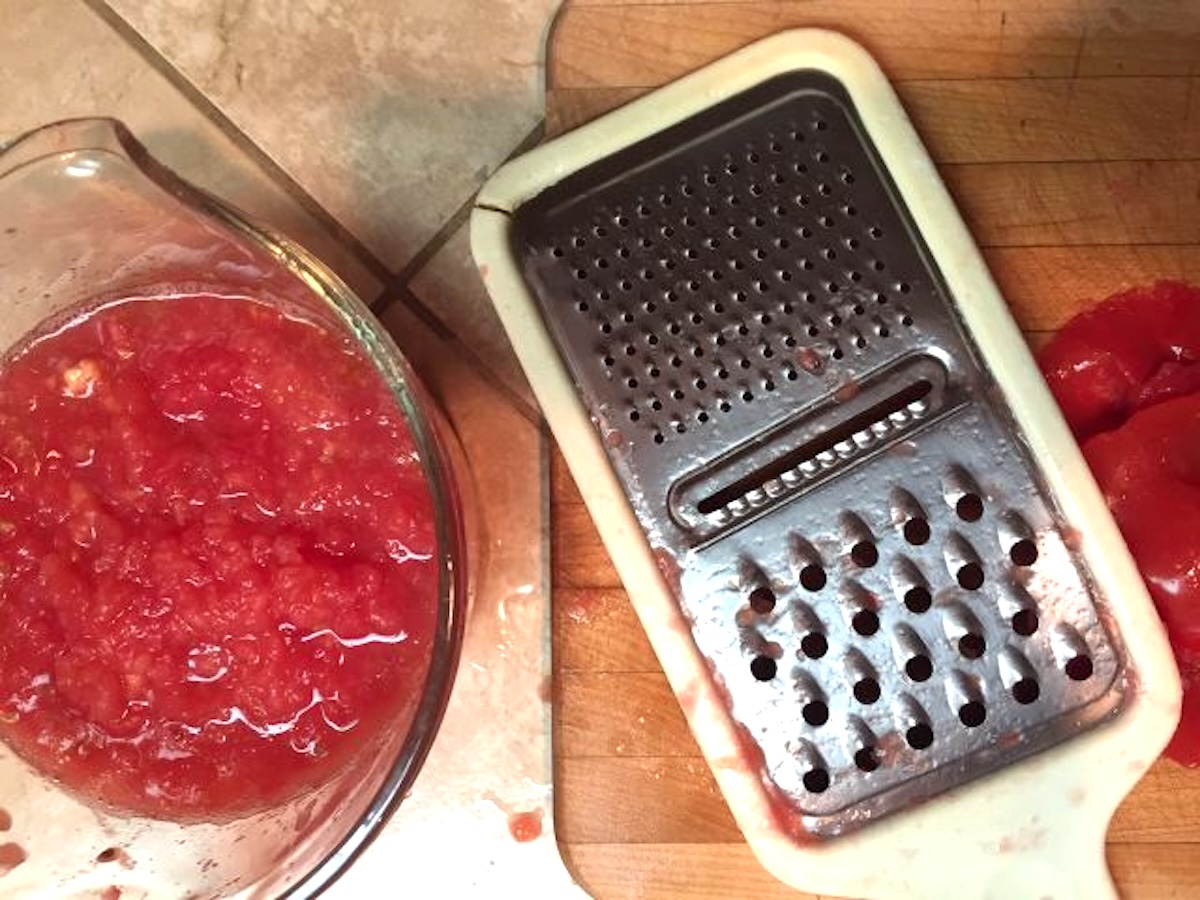 grating tomato for better curry