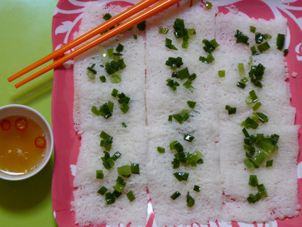 Banh hoi Vietnamese rice noodles with scallion oil 
