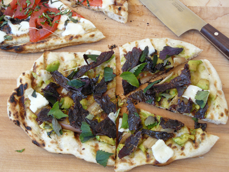 Grilled-pizza with Wietnamese beef jerky