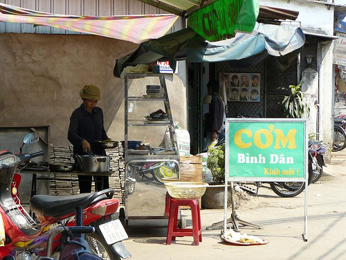 Com bin dan joint for casual meals in Vietnam