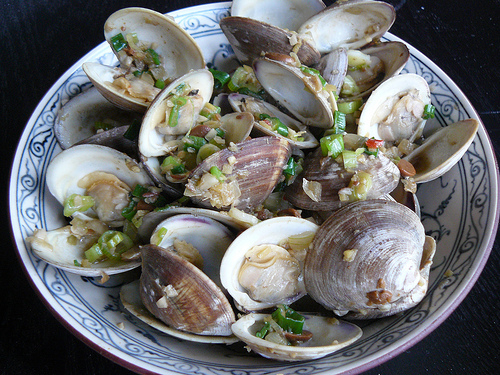 Stir-fried clams in spicy bean sauce recipe