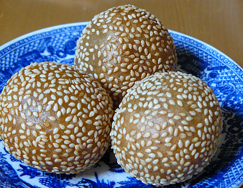 Homemade fried sesame balls (jin dui)