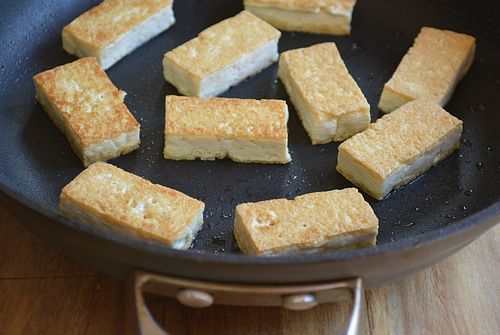 Panfried-tofu-with-pickled-ginger-pan