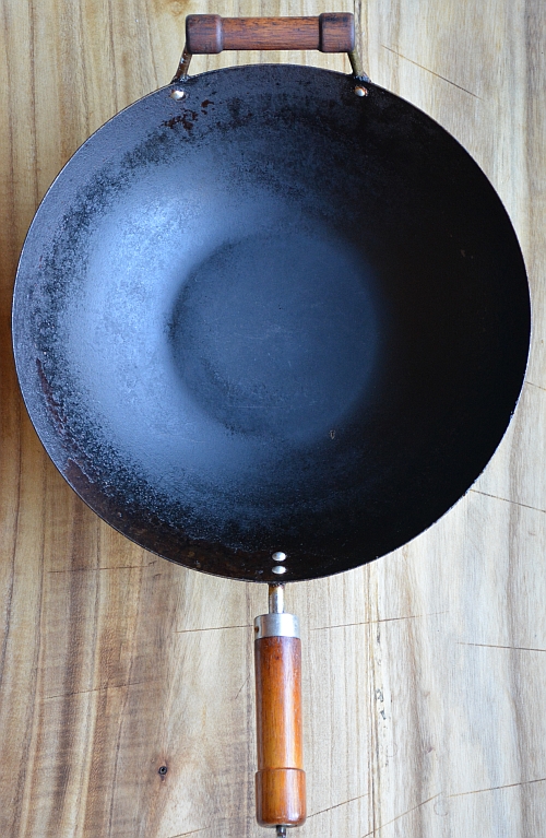 How is my cast iron wok manufactured? - Seasoned Advice