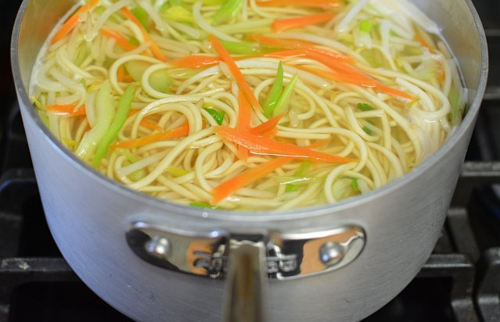 Sichuan-cold-noodle-cooking