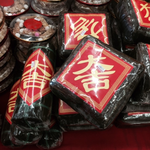 Banh-chung-lion-market-2015