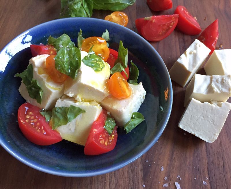 Organic-tofu-tomato-salad