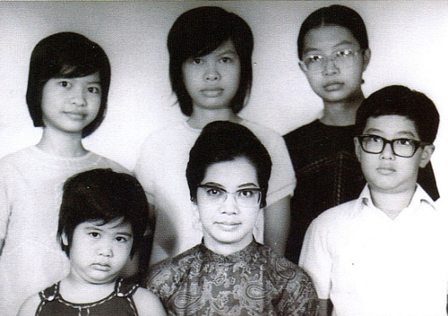 1975-photo-family-cropped