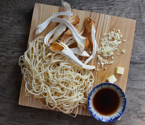 Chanterell-butter-noodles-mise