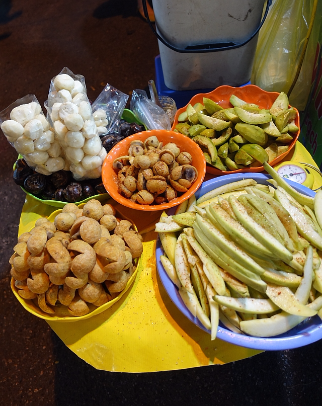 Vietnam-street-food-peeled fruit
