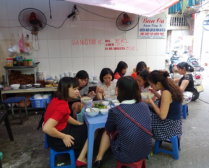 Hanoi-street-eats