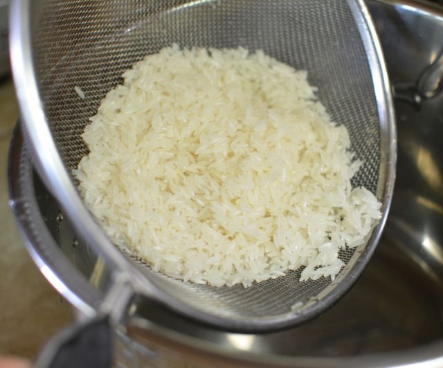 Instant-pot-rice-pouring