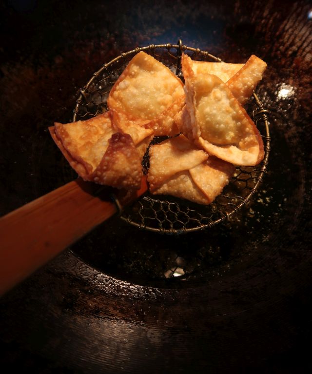 fried crab and cream cheese wonton -- in the wok
