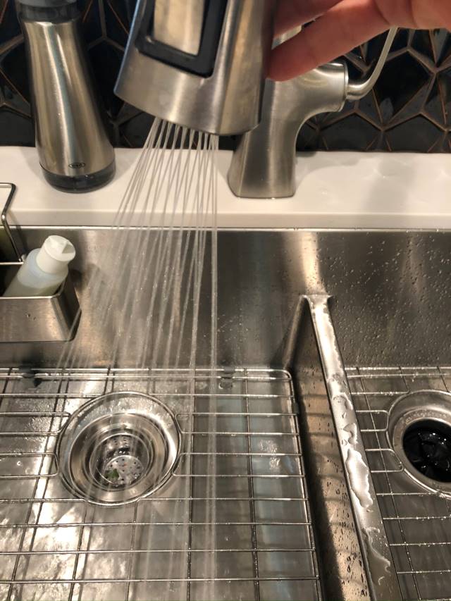 Fan sprayfunction on kitchen faucet
