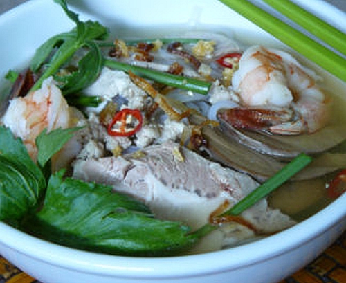 Hu tieu noodle soup