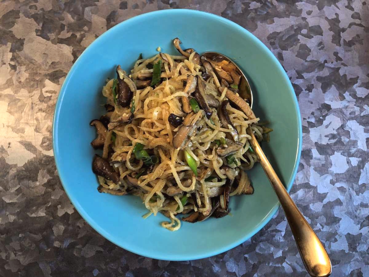 garlic mushroom noodles