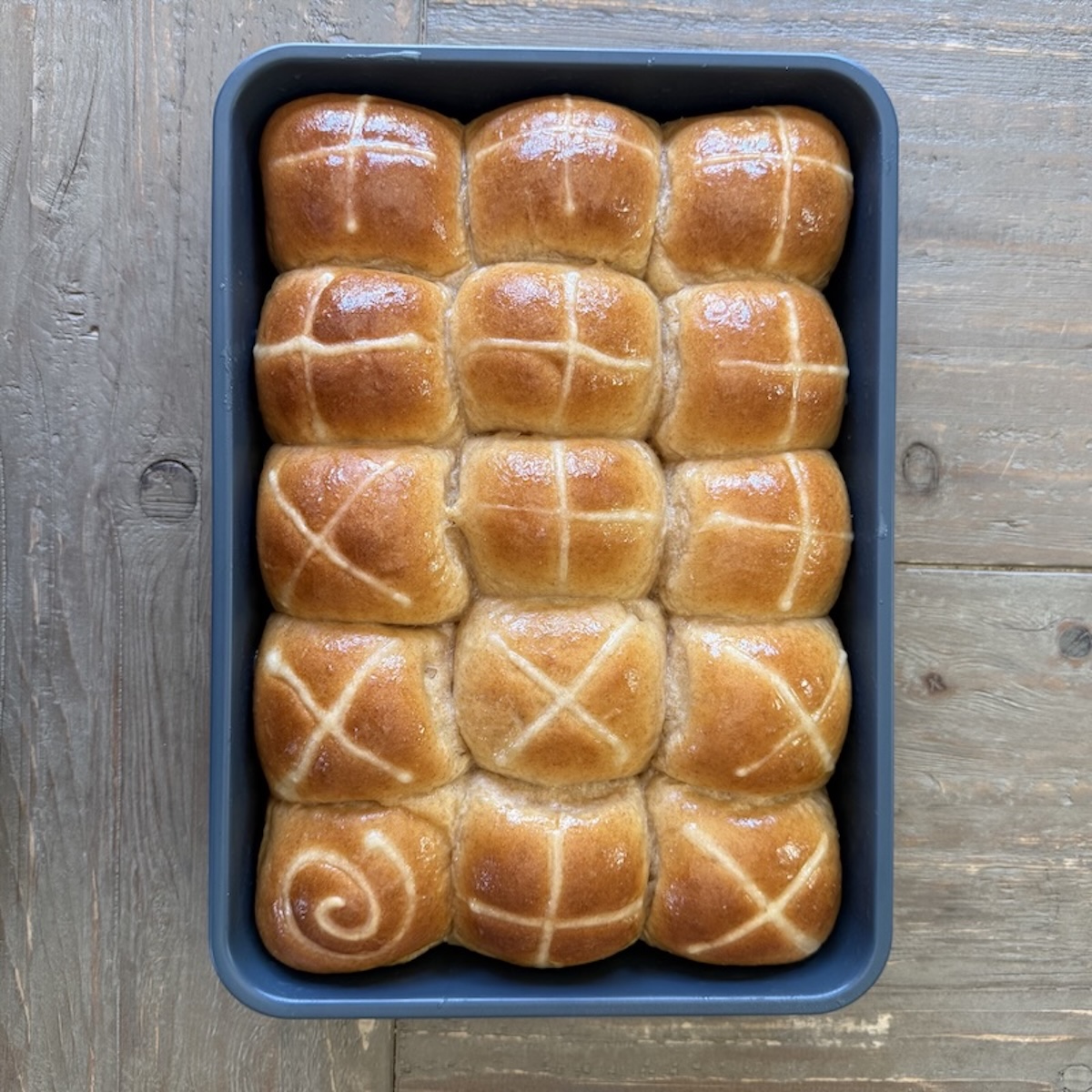 hot cross buns, hot rolls