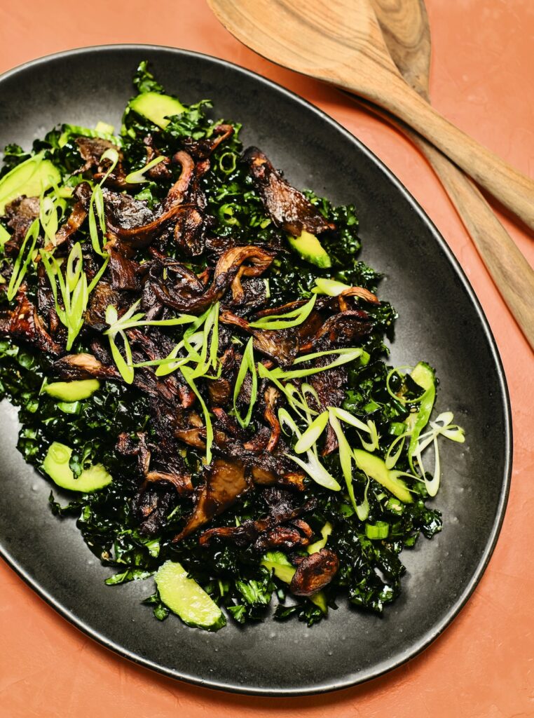 Kale salad with shoyu mushroom