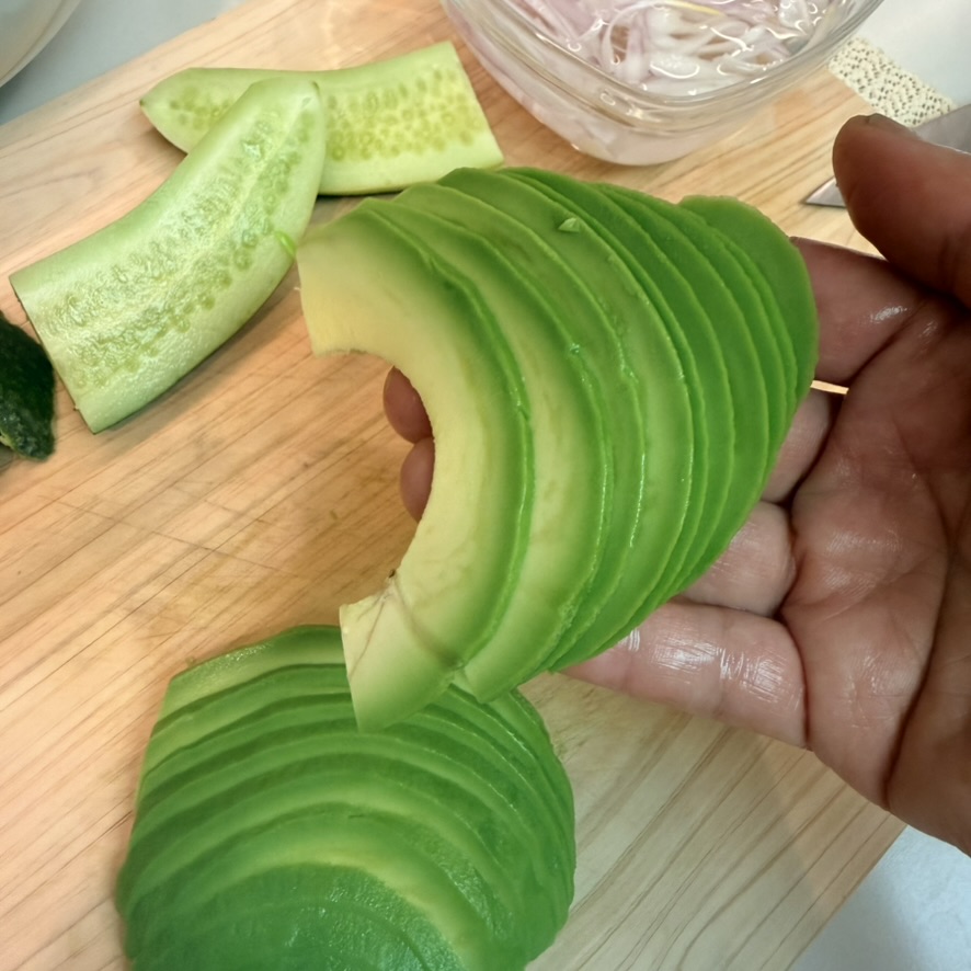 avocado slicing 3
