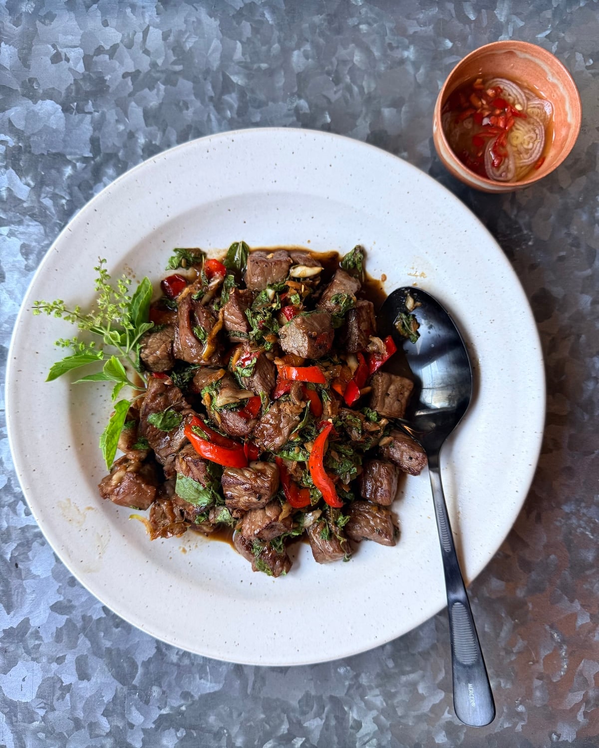 bougie pad gaprao with beef steak